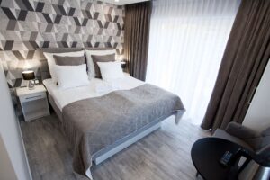 lóżko małżeńskie